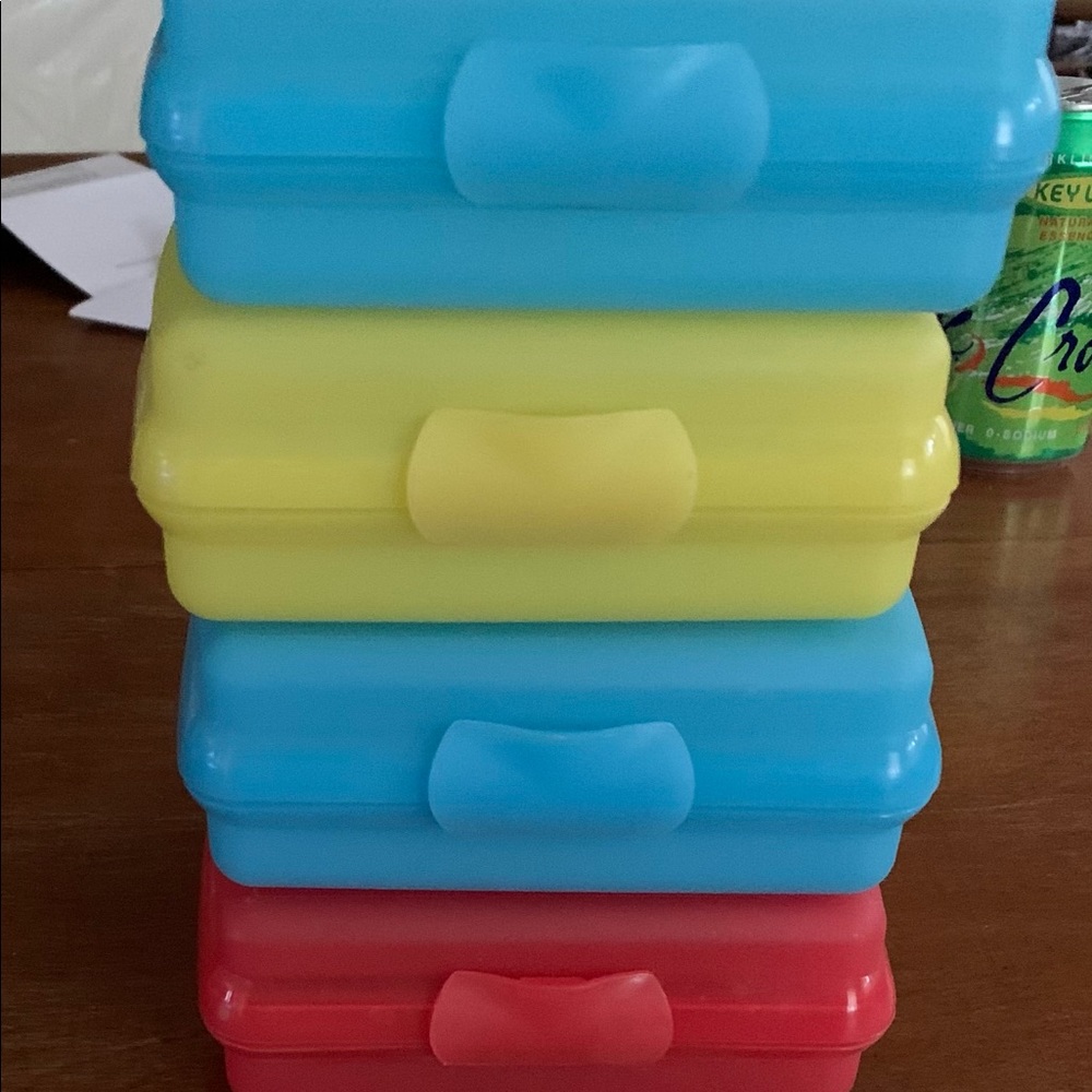 Tupperware sandwich containers